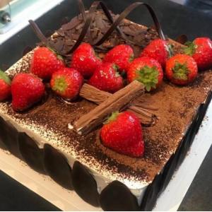 方形巧克力草莓蛋糕8”